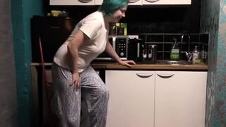 Sir Claire – First time kitchen trampling